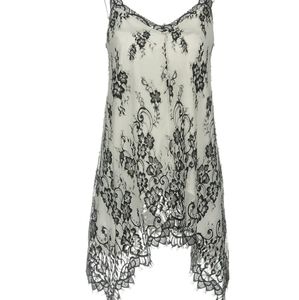 BNWT beautiful Italian top with lace detail